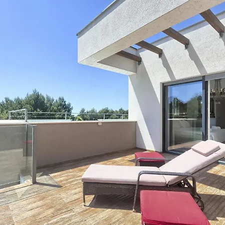 Mit Privatpool Fuer 6 Personen Ca 150 Qm In Medulin, Istrien Suedkueste Von Istrien Holiday home
